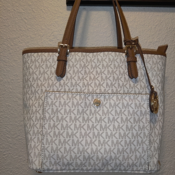 Michael Kors Handbags - Michael Kors toteFIRM